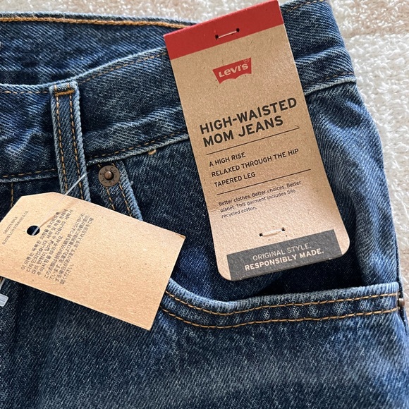 Levi’s Mom Jeans - Picture 4 of 5